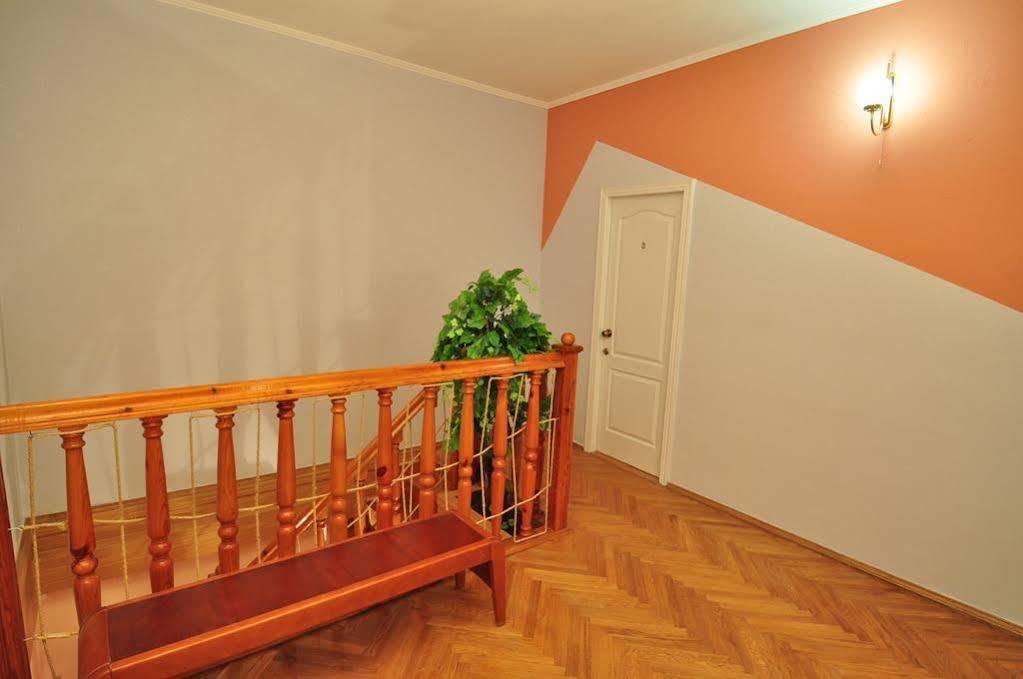 Status Guesthouse Kiev Ngoại thất bức ảnh