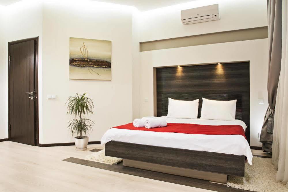 Status Guesthouse Kiev Ngoại thất bức ảnh